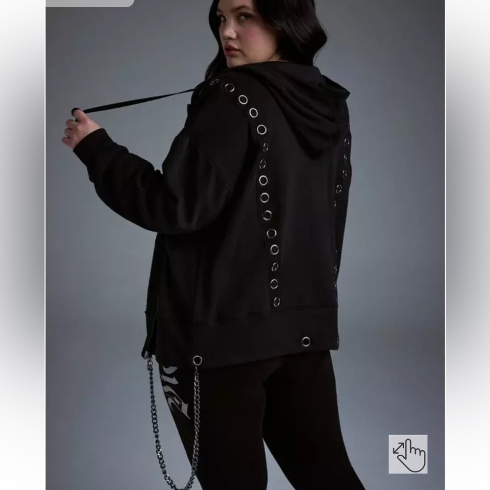 Torrid - Picture 4 of 7